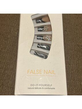 False Nails DIY Do It Yourself Kit Comfortable & Natural Delicate Stars & Black